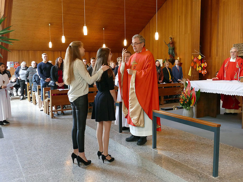 Firmung 2019 in Naumburg (Foto: Karl-Franz Thiede)